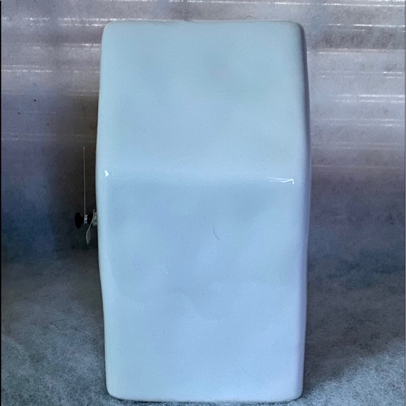 Rae Dunn White & Red Ceramic Merry House Clock - NWT - Picture 7 of 10